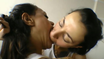 Kissing Latina 